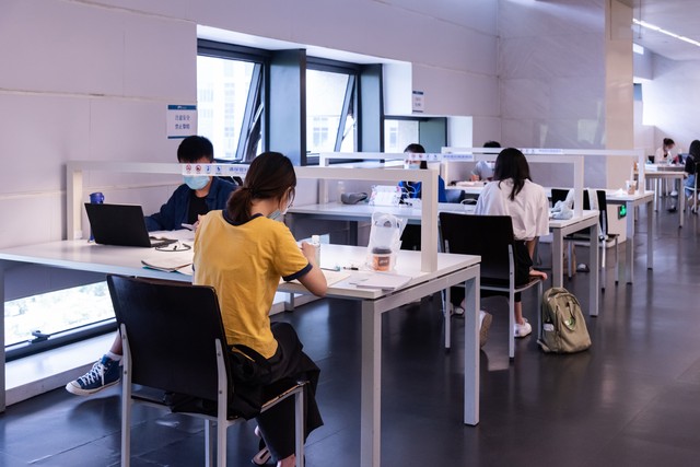 如何在茫茫人海中找到以前的老同学？