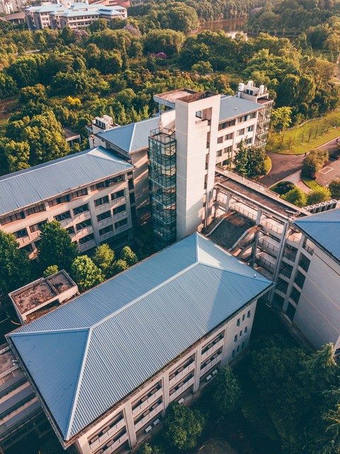 如何在茫茫人海中找到以前的老同学？