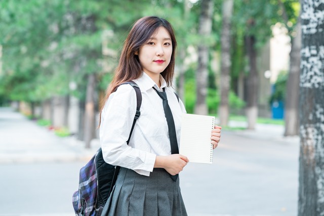 如何在茫茫人海中找到以前的老同学？