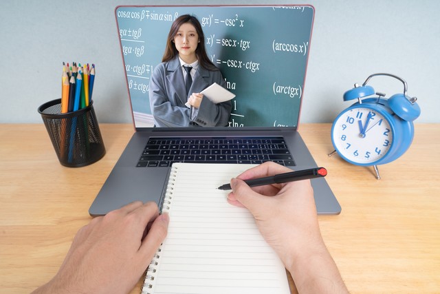 如何在茫茫人海中找到以前的老同学？