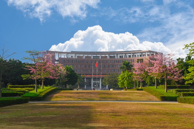 如何在茫茫人海中找到以前的老同学？