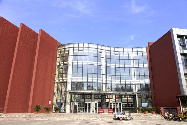 如何在茫茫人海中找到以前的老同学？